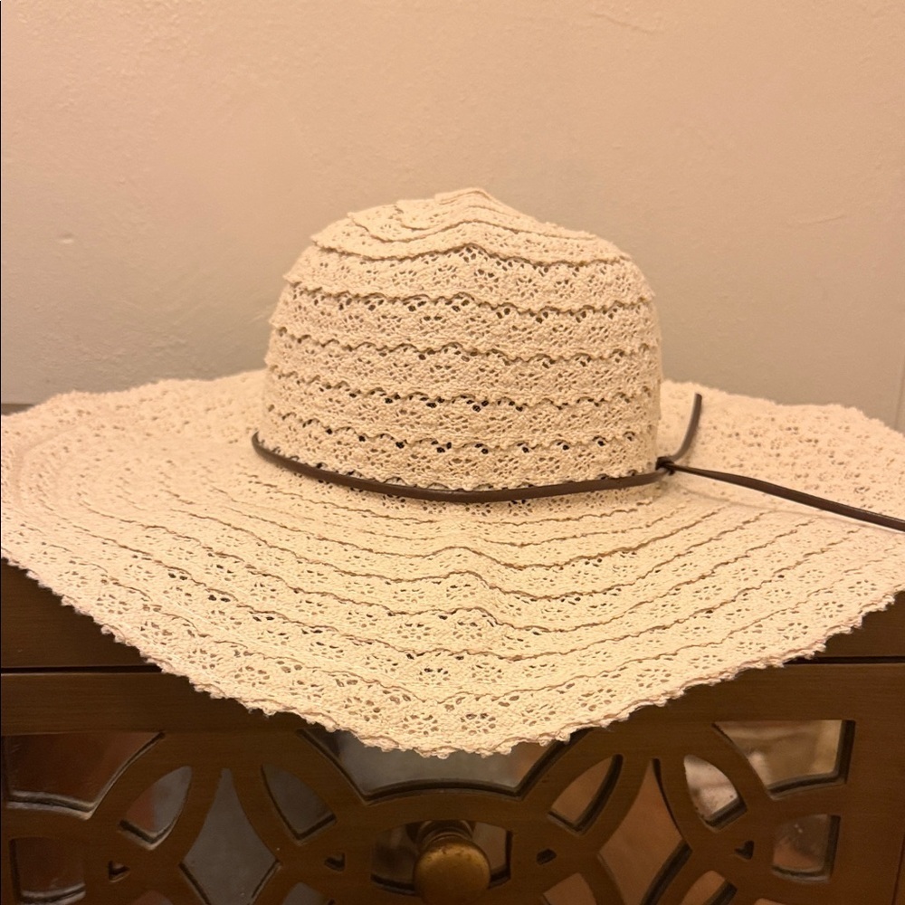 Furtalk Lace Sun Hat in Cream - Picture 2 of 6